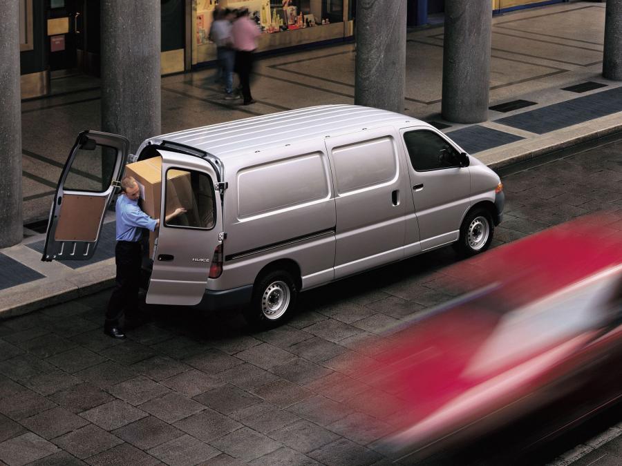  Toyota Hiace Van 1995 года  (фото 2 из 9)